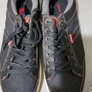 Sz 12 Levis Canvas shoes